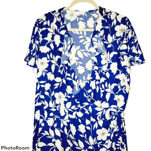 Time and Tru NWT Low Neck Midi Length Floral Wrap Dress Blue and White 537 - Picture 5 of 11